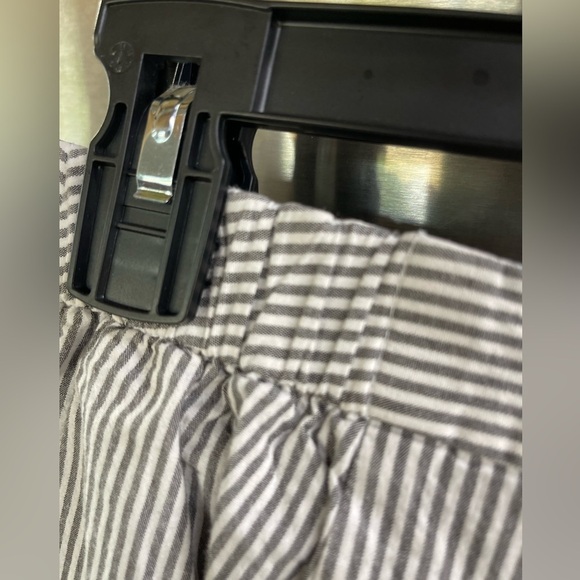 Chico's Cotton Capri white and gray striped back pocket wide legs size J1 Cool - Picture 5 of 9